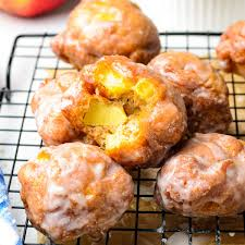 Bánh friters được chế biến được làm từ nguyên liệu rất đơn giản, hãy cùng yêu bếp núc tìm hiểu dưới bài viết nhé!