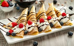 Bánh crepe còn có một cái tên gọi khác là bánh ngàn lớp nó được tạo nên từ những miếng bánh rất mỏng được làm trên chảo và nó có nguồn gốc từ nước Pháp.
Bánh crepe là một sự kết hợp hoàn hảo giữa các nguyên liệu, đặc biệt nó rất dễ làm. Hãy cùng xem yêu bếp núc hướng dẫn làm bánh crepe dưới bài viết dưới đây nhé!