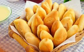 Bánh mì là một món ăn sáng rất phổ biến của nhiều gia đình ở Việt Nam. Bởi sự tiện lợi của nó, phần lớn thì mọi người sẽ thường mua ở cửa tiệm, nơi họ sẽ làm sẵn nhưng ít ai có thể biết cách chế biến nó cực kì đơn giản tại nhà. Yêu bếp núc sẽ hướng dẫn cho bạn làm bánh mì bằng lò nướng thơm ngon nha!