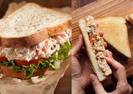 Nguyên liệu
Bánh mì sandwich: 2 miếng
Ức gà: 200g
Hành tây cắt sợi
Cà chua thái: 3 lắt
Rau xà lách: 4 lá nguyên
Cách chế biến
Ướp ức gà với một chút muối, tiêu và một chút dầu ô liu để khoảng 20 phút trước khi cho vô nướng
Chuẩn bị một lát bánh mì được xếp cà chua, hành tây, xà lách. Khi gà chín thì xếp gà lên cuối cùng và kẹp miếng bánh mì lên và thưởng thức.