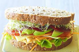 Nguyên liêu
Bánh mì sandwich: 2 miếng
Cà chua bi: 3 trái
Rau xà lách: 2 lá
Bơ trái: cắt lát miếng
Dầu ô liu: 1.5 muỗng cà phê
Nước cốt chanh: 0.5 muỗng
Cách làm
Đầu tiên thì các bạn lấy tô cho các nguyên liệu: cà chua, xà lách, dầu ô liu và nưóc cốt chanh trộn đều hỗn hợp. Sau đó xếp lên mặt bánh đã được nướng, tiếp đó cho những lát bơ lên rồi kẹp phần bánh lại.