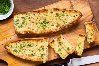 Cách làm bánh mì bơ tỏi
