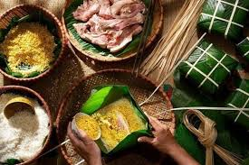 Nguyên liệu làm bánh chưng
Gạo nếp: 650g
Đậu xanh không vỏ: 300g
Thịt ba chỉ heo: 300g
Lá dong để gói bánh
Lạt tre
Gia vị nêm: Muối, hạt nêm, tiêu.