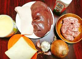 1. Nguyên liệu làm pate
Để làm pate thơm ngon, bạn cần chuẩn bị những nguyên liệu sau:
500g thịt heo (hoặc thịt gà, thịt bò)
200g gan heo (hoặc gan gà)
1 củ hành tây (băm nhỏ)
2-3 tép tỏi (băm nhỏ)
1/2 thìa cà phê muối
1/2 thìa cà phê đường
1/2 thìa cà phê tiêu xay
2 thìa canh nước mắm
100ml sữa tươi (hoặc kem tươi)
2 quả trứng gà
50g bơ (hoặc mỡ heo)
1/2 thìa cà phê bột ngọt (tùy chọn)