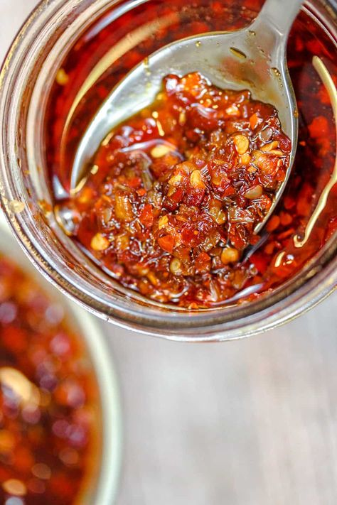 Bước 4: Hoàn thành và bảo quản
Tắt bếp, để sa tế nguội hoàn toàn rồi cho vào hũ thủy tinh sạch, đậy kín nắp.
Bảo quản trong ngăn mát tủ lạnh, dùng dần trong 1–2 tháng.