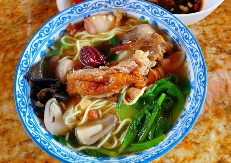Gợi Ý Bảo Quản Và Hâm Lại
Có thể nấu nhiều và trữ trong ngăn mát tủ lạnh 2 – 3 ngày.
Khi hâm, nên hâm bằng nồi thay vì lò vi sóng để giữ được mùi thơm.
Nếu nước bị đặc lại, có thể thêm chút nước lọc và nêm nếm lại.