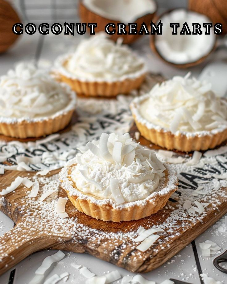 Cách làm bánh tart dừa
Làm đế bánh:
Đánh bơ và đường đến khi hỗn hợp mịn. Thêm lòng đỏ trứng và vani, trộn đều.
Cho bột mì vào, trộn đến khi bột mịn. Bọc kín, cho vào tủ lạnh 30 phút.
Lấy bột ra, chia thành viên nhỏ, ấn vào khuôn tart. Dùng nĩa châm nhẹ đáy bánh để không bị phồng.
Làm nóng lò 180°C, nướng 15-20 phút đến khi vỏ bánh vàng giòn, lấy ra để nguội.
Làm nhân dừa:
Trộn dừa nạo, bột mì và bột nở trong tô.
Đánh tan lòng đỏ trứng, đường, vani và bơ tan chảy. Thêm sữa tươi, trộn đều.
Kết hợp hỗn hợp trứng với hỗn hợp dừa, trộn đều.
Hoàn thiện:
Múc nhân dừa vào đế bánh đã nguội, dàn đều.
Để bánh vào ngăn mát 1-2 giờ trước khi ăn.