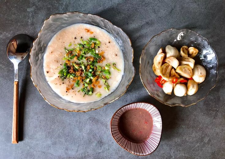 Lưu Ý Khi Sử Dụng
Ăn vừa phải: Mặc dù cà pháo muối có vị ngon đặc trưng, nhưng không nên ăn quá nhiều vì có thể ảnh hưởng đến sức khỏe, đặc biệt là những người có vấn đề về dạ dày, huyết áp cao hoặc thận.
Chế biến kết hợp: Cà pháo muối có thể dùng để chế biến nhiều món ăn khác như cà pháo xào tỏi, cà pháo kho thịt hoặc làm món nhắm với bia.