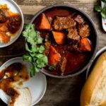 Cách làm bánh mì sốt vang ngon