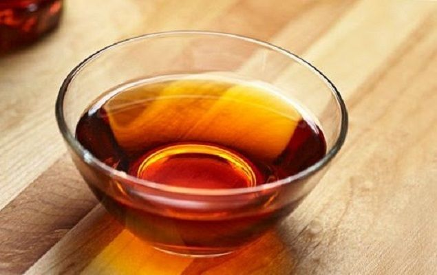 Pha nước kho quẹt
Trong một bát, hòa:
Nước mắm – 6 đến 10 thìa canh (tùy mặn hoặc nhạt)
Đường – 4 đến 5 thìa canh
Nước lọc – 4 đến 7 thìa canh
Khuấy đều cho đường tan → tạo hỗn hợp nước mắm chua ngọt.
Tỉ lệ đề xuất: nước mắm : đường = 2 : 1, thêm chút nước lọc để giảm độ mặn.