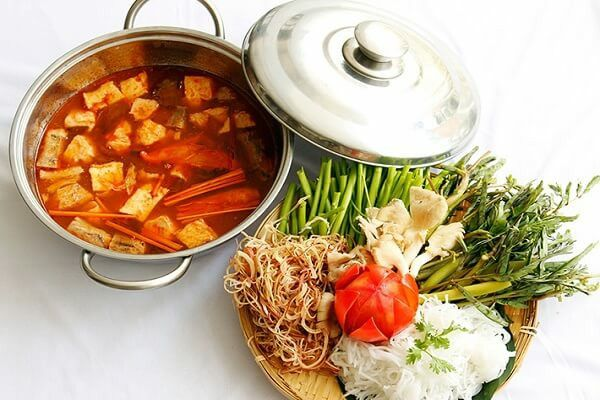 Các bạn là những người yêu thích ăn chay, ăn kiêng muốn tự mình có thể làm ra những món ăn chay mới lạ, ngon miệng để thay đổi khẩu vị trong gia đình thì có thể kham khảo cách nấu lẩu thái chay ngon của yêu bếp núc dưới bài viết sau đây nhé!