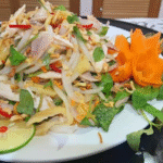 cách làm gỏi gà hành tây rau răm ngon