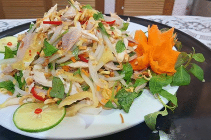 cách làm gỏi gà hành tây rau răm ngon