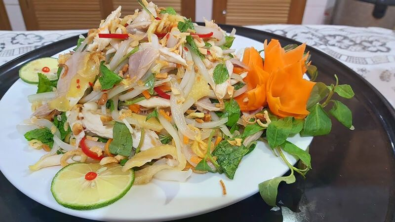 cách làm gỏi gà hành tây rau răm ngon