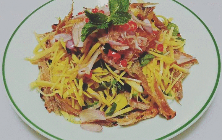 Hướng dẫn cách làm gỏi xoài khô cá sặc ngon chuẩn vị miền Tây