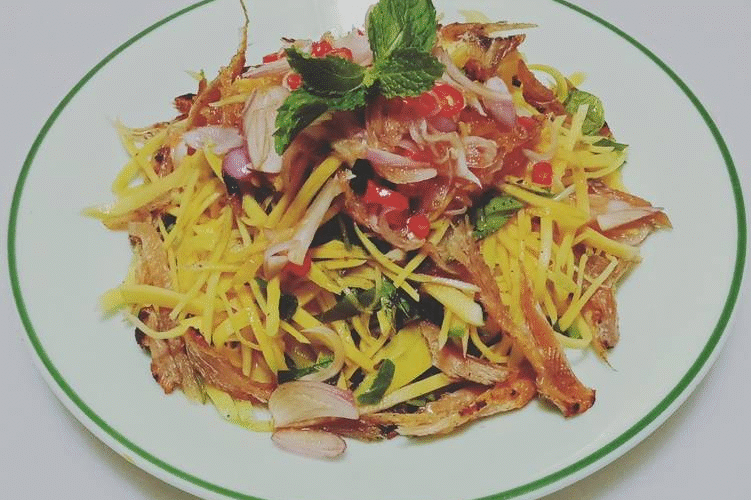 Hướng dẫn cách làm gỏi xoài khô cá sặc ngon chuẩn vị miền Tây
