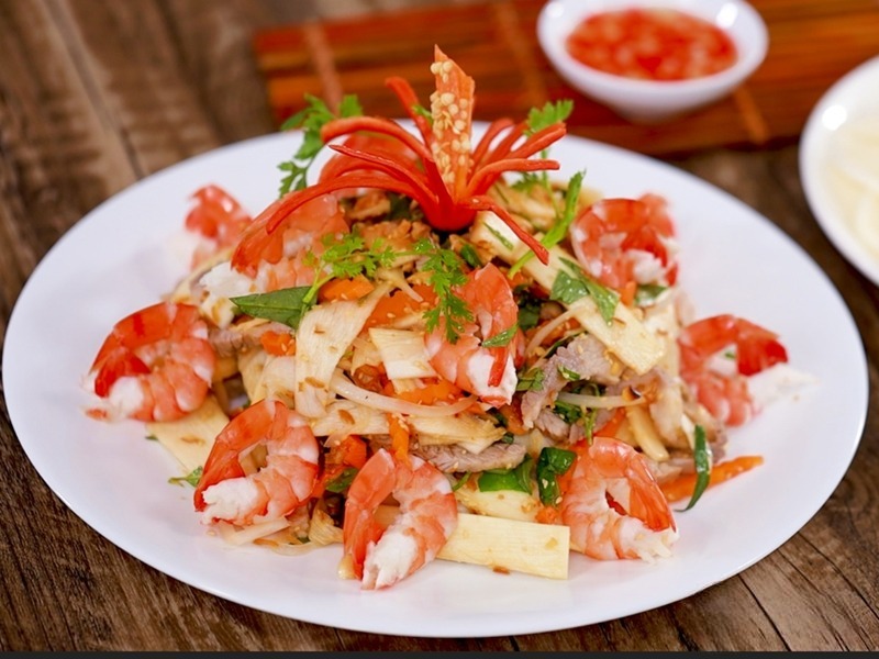 Trong bài viết này của yêu bếp núc sẽ hướng dẫn bạn cách làm gỏi tôm thịt củ hũ dừa từ A → Z, từ cách chọn nguyên liệu, sơ chế từng bước, bí quyết pha nước trộn gỏi chuẩn vị, cách trình bày đẹp mắt và những mẹo nhỏ giúp món gỏi thêm hấp dẫn. 