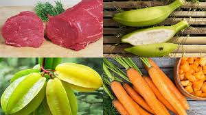 I. Chuẩn bị nguyên liệu làm gỏi bò bóp thấu

Trước khi vào bếp, việc chọn và xử lý nguyên liệu đóng vai trò quyết định. Dưới đây là những gì bạn cần để làm ra được món gỏi bò bóp thâu ngon:

1. Thịt bò

Chọn 300g phần thăn bò hoặc phần thịt mềm, ít gân để khi bóp thấu giữ độ mềm, không bị dai.

Thịt bò nên có màu đỏ tươi, không có mùi ôi, khi ấn nhẹ có độ đàn hồi.

Cần rửa sạch, để ráo rồi thái lát mỏng vừa ăn – dày khoảng 1–2 mm là hợp lý.

2. Rau quả & “chát chát”

Chuối xanh (chuối chát): 2 trái vừa cắt lát, ngâm với nước muối + chút giấm để giảm chát và chống thâm.

Khế chua:2 trái vừa thái lát mỏng, loại bỏ hạt nếu có – đây là thành phần tạo độ chua đặc trưng cho món gỏi.

Dứa (nếu dùng): 1/2 trái giúp món gỏi thêm vị ngọt – chua nhẹ.

Hành tây: 1/2 củ thái mỏng, ngâm nước đá để bớt cay và giữ độ giòn.

Rau thơm: 20g rau mùi, húng quế, rau răm… tùy khẩu vị, để tăng mùi thơm.

Đậu phộng / lạc rang, vừng rang, hành phi, tỏi chiên vàng (nếu thích tùy theo khẩu vị): để rắc trang trí & tăng độ giòn, hương vị.

3. Gia vị & nước trộn gỏi

Nước mắm ngon, đường, chanh / quất, tỏi, ớt, muối, hạt tiêu, giấm (nếu cần)

Có thể thêm một ít dầu mè hoặc dầu ăn để tăng độ bóng & mùi thơm.

Một số công thức còn cho thêm nước ép dứa để giúp thịt mềm hơn.

Lưu ý: tỉ lệ chua – ngọt – mặn cần cân bằng để món gỏi không bị lấn lướt vị nào.
